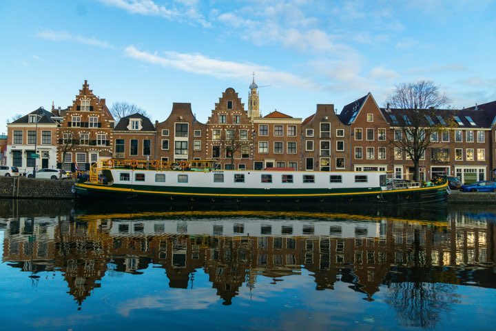 Grachtenpanden aan het Spaarne in Haarlem