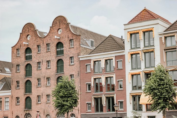 Woningen en pakhuizen in Rotterdam